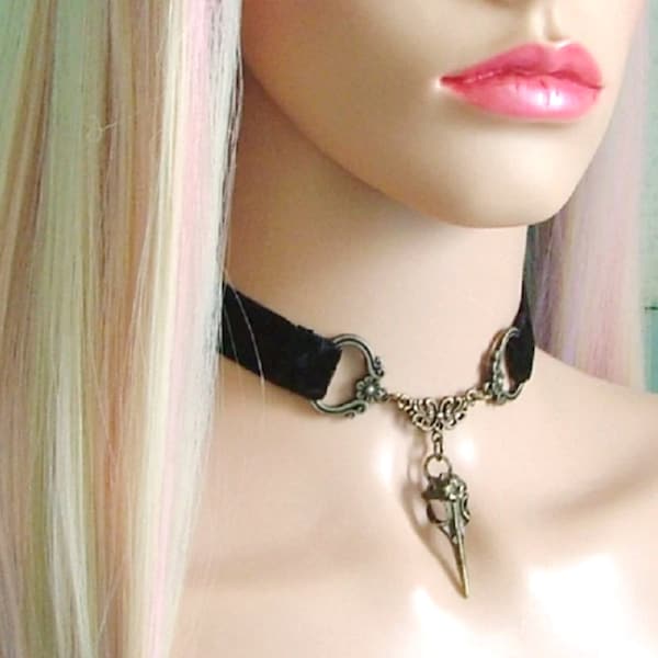 RAVEN SKULL BLACK Velvet Choker, Gothic Halloween Necklace, Handmade