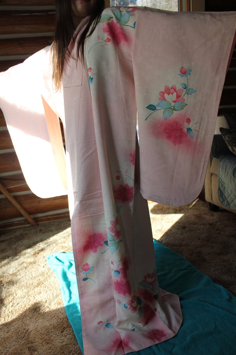 Vintage Kimono light pink with peony image 4