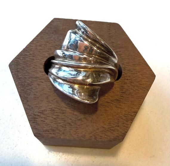 Vintage Liquid Silver Ribbed Statement Ring | Ste… - image 4