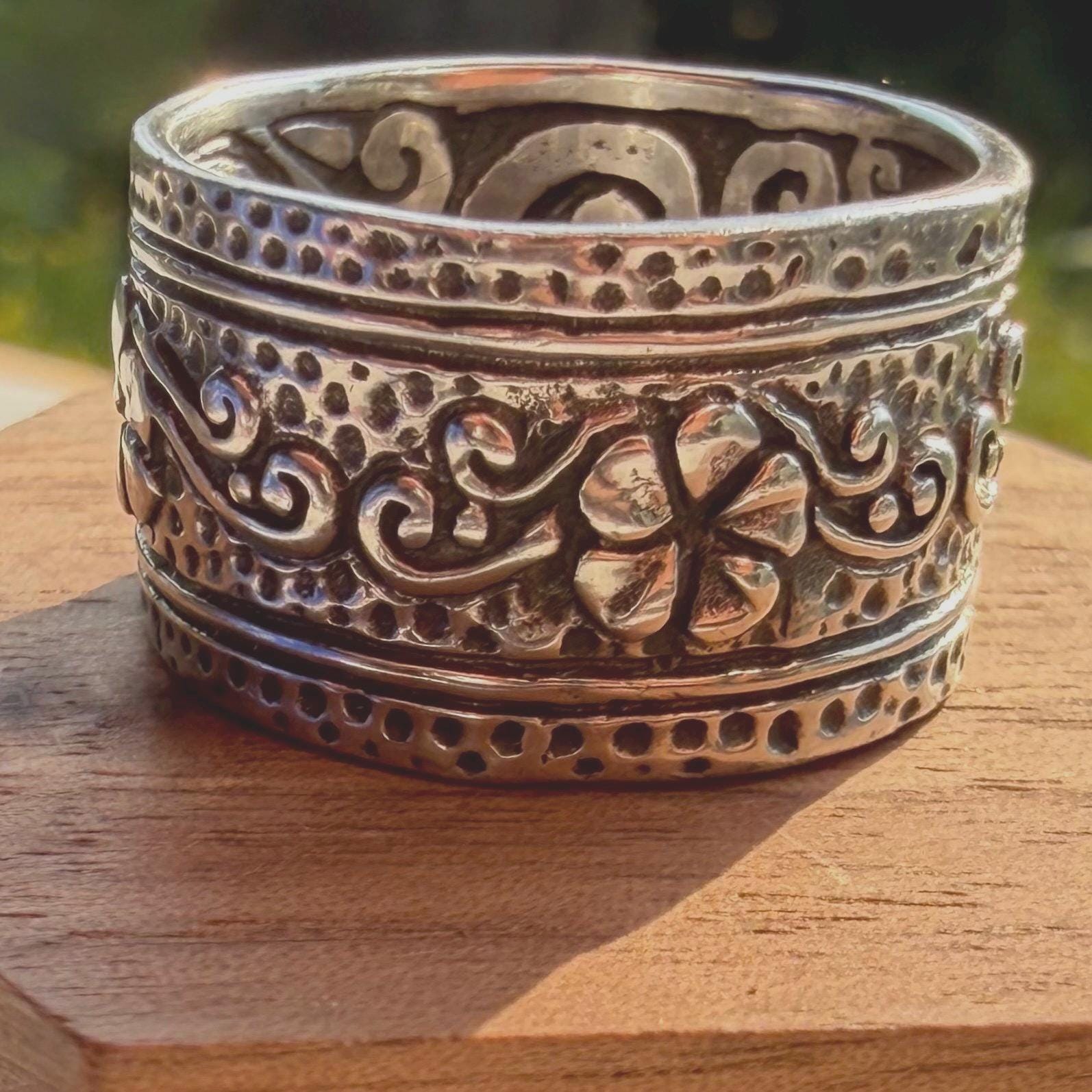 Sajen Ring - Etsy
