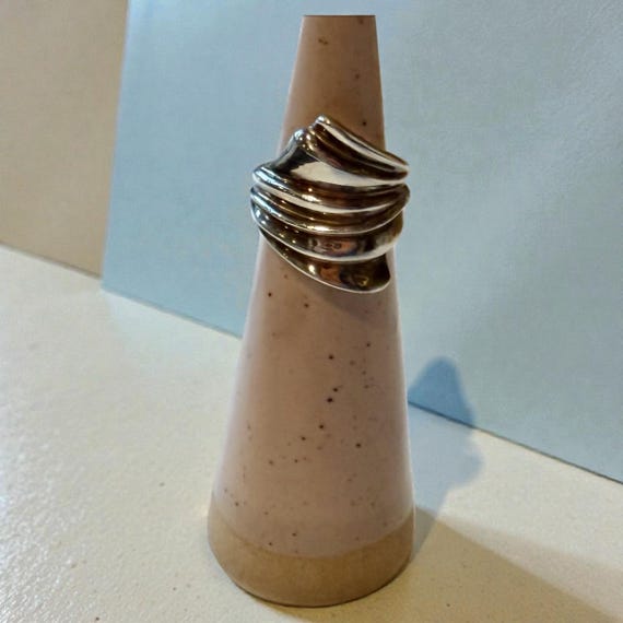Vintage Liquid Silver Ribbed Statement Ring | Ste… - image 1