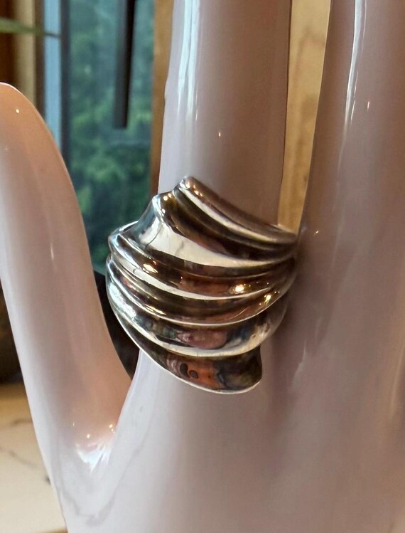 Vintage Liquid Silver Ribbed Statement Ring | Ste… - image 3