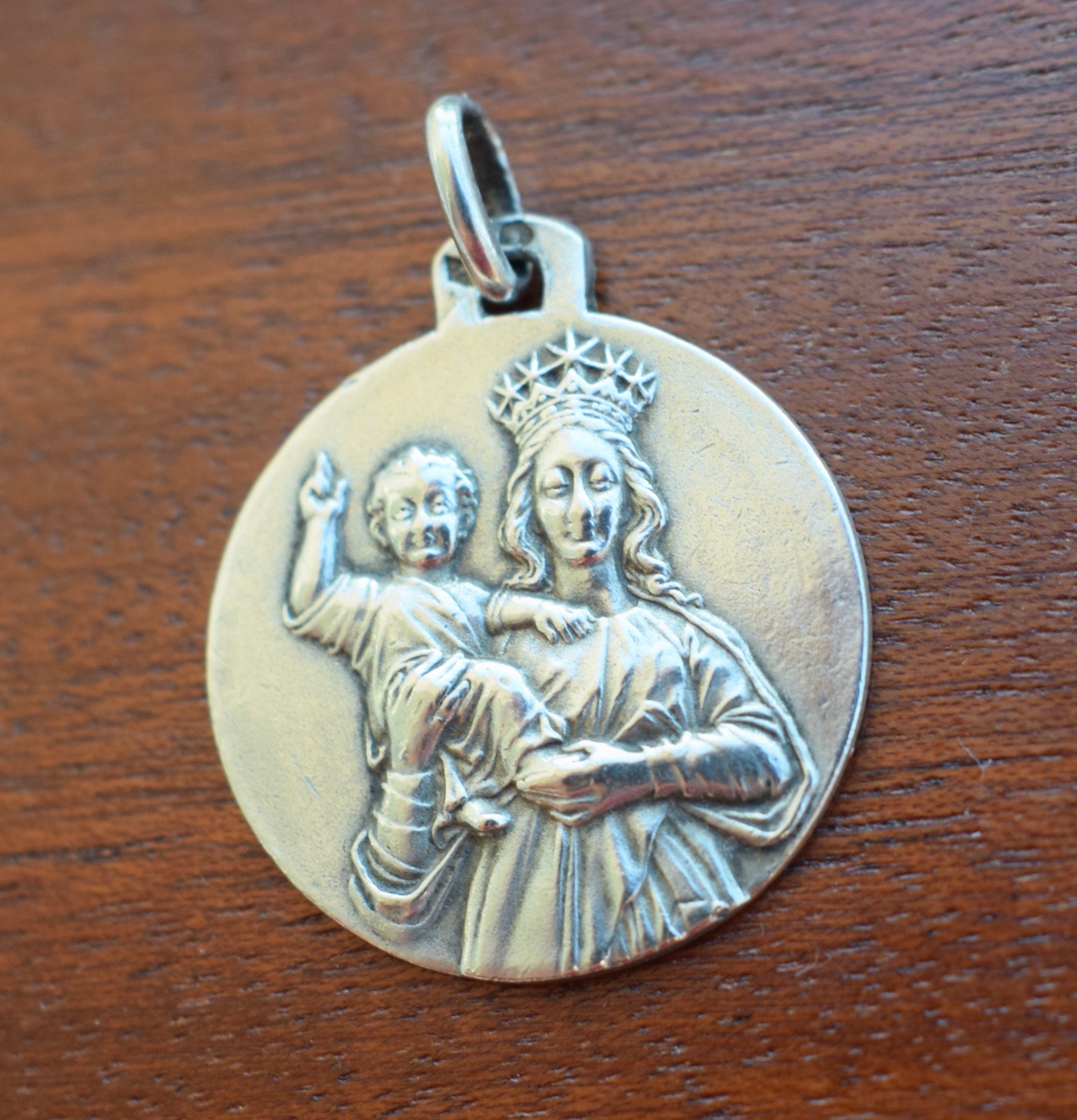 Notre-Dame Vierge Marie et Jésus Enfant - Notre-Dame de La Ville Paroissiale Sterling Médaille d'arg