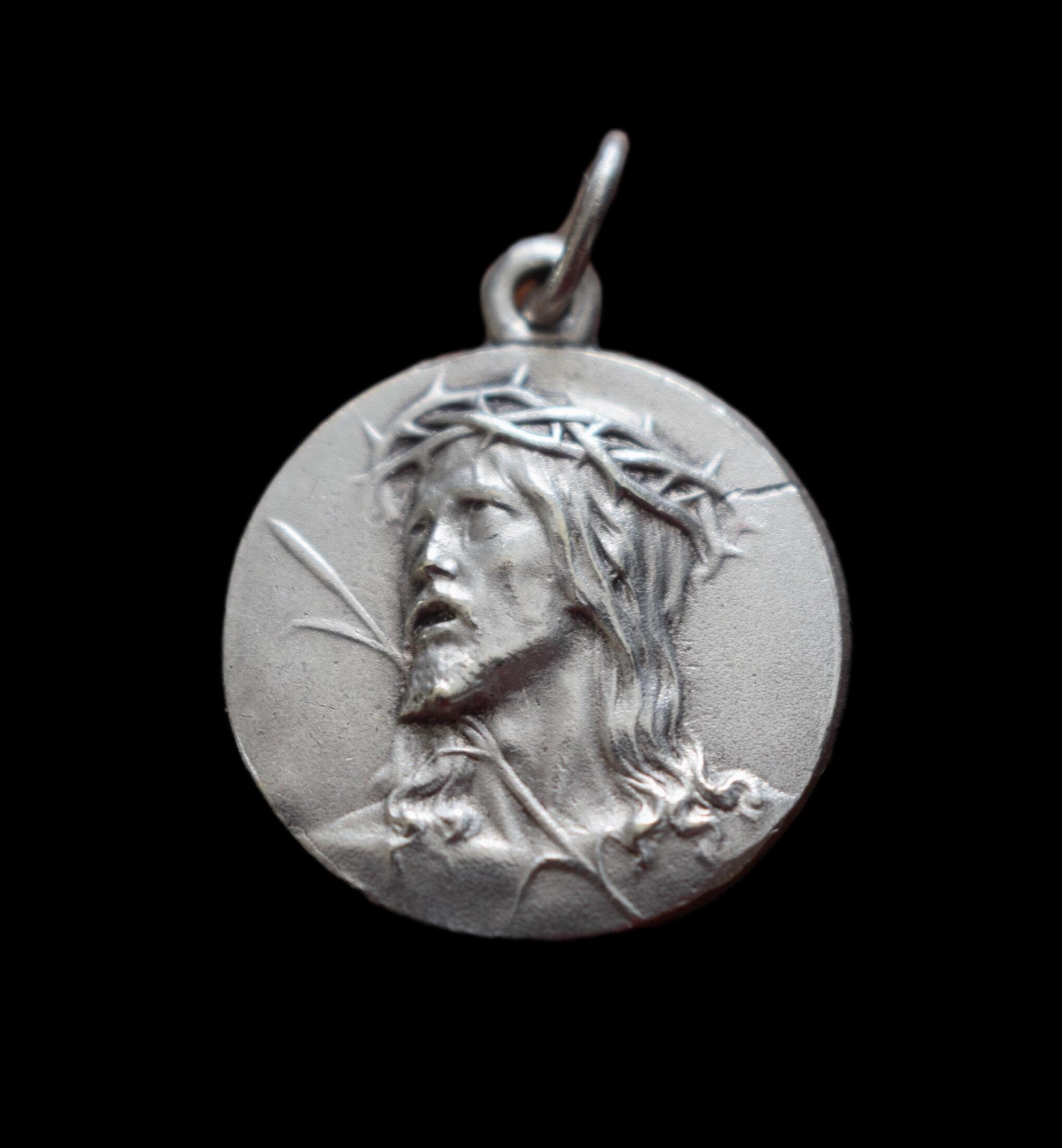 Holy Face of Jesus Christ  Medal Paris Sacred Heart Basilica Montmartre