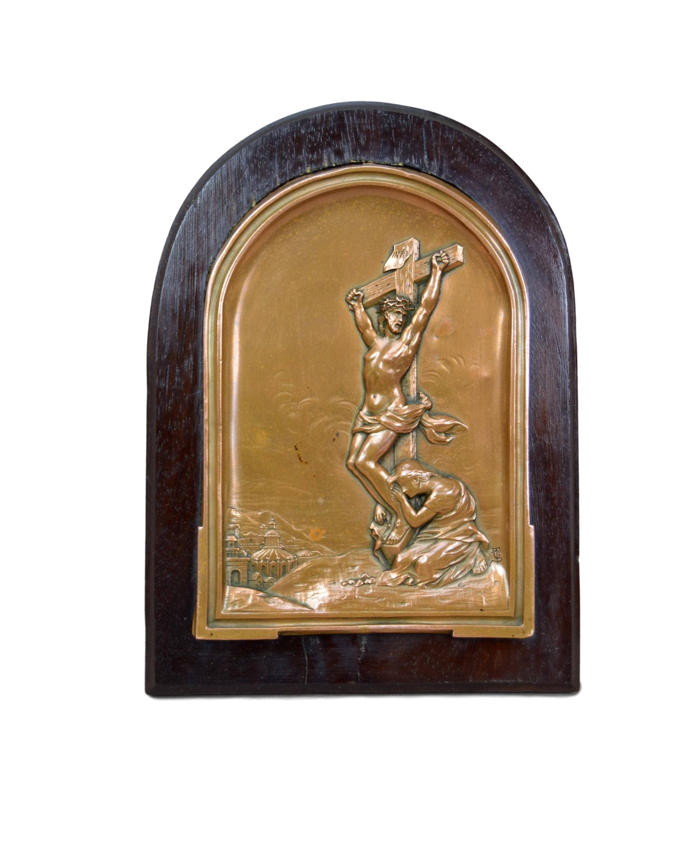 Religieux Français Antique en Cuivre Murale Signée - La Crucifixion de Jésus Christ et Marie-Madelei