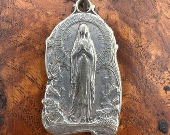 JOLIE MÉDAILLE RELIGIEUSE ancienne St Louis de Gonzague à classer EUR 7