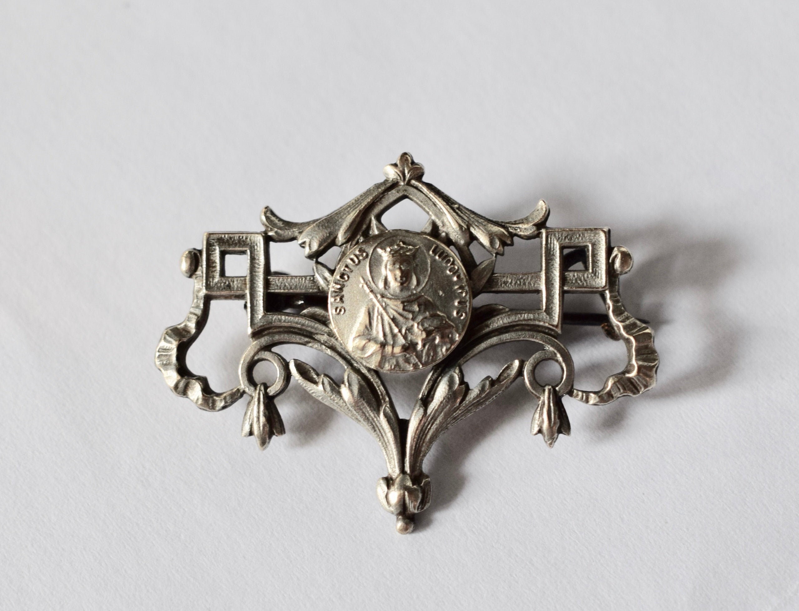 Saint Roi Louis de France Brooch Français Art Nouveau Religieux Sanctus Ludovicus