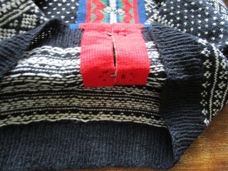 70s Vintage Norwegian Cardigan Black White Red Nordic Pattern Norway Folk Jacket Pure New Wool Sweater Knitted Cardigan Size Women M Large