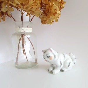 Porcelain White Cat Figurine Kitty Cat Retro Ceramic Cat Hand Painted Collectible Cats Cat Lovers Gift Shelf Desk Décor