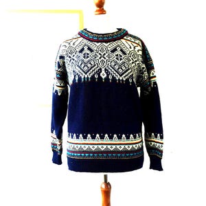 80s Vintage DALE OF NORWAY Sweater Norwegian Vintage Women&#39;s Pure New Wool Knitted Jumper Ski Sweater Nordic Pattern Blue White Size Medium