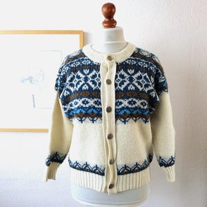 70s Vintage Norwegian Cardigan Cream White Blue Nordic Pattern Norway Folk Jacket Wool blend Sweater Knitted Cardigan Size: Women S- M