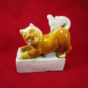 Vintage Golden Brown Foo Dog Figurine Ceramic Foo Lion Porcelain 4" / 10 cm Tall Guardian Dog Collectible Collectors Gift Asian Art