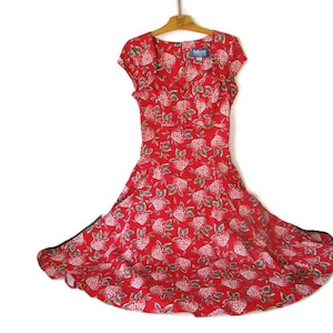 1950s Style Vintage Dress Red Floral Cotton Dress Short Sleeve Full Skirt Party Dress Prom Dress Size S Small UK 10 US 6 Eur 36