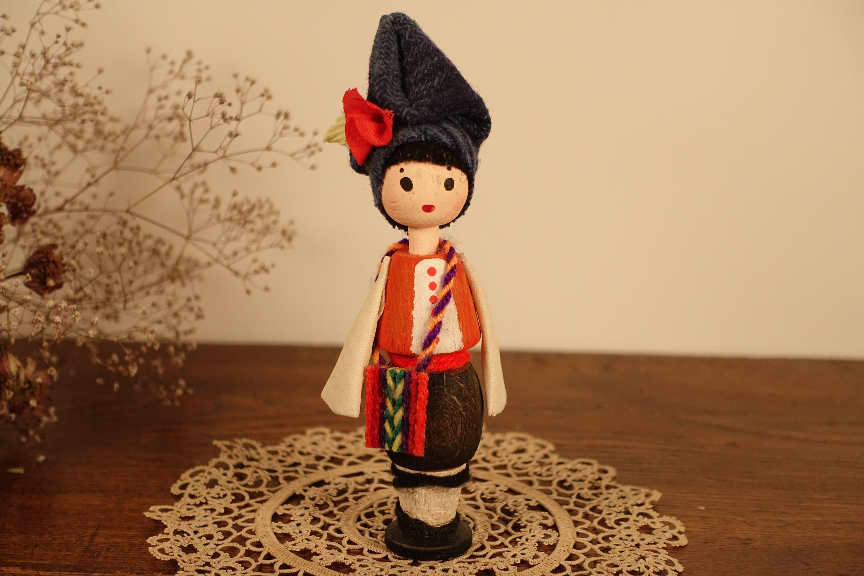 ヴィンテージ ブルガリア人形。伝統的なブルガリアの民芸品