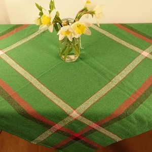 Vintage gewebte Tischdecke finnische Mid Century Tischwäsche grüne Baumwolle kleine quadratische Tischdecke 1960s Skandinavisches Textil Home Décor