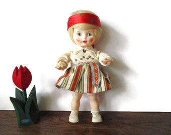 Antieke Zweedse pop in traditionele etnische nationale kleding kostuum Collectible Vintage Scandinavische Folk Doll 10 inch hoog