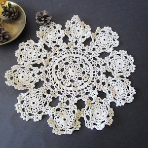 Vintage Doily Beige Doily Round Doily 10 inch 25 cm Table Centerpiece Shabby Chic Decor French Country Decor French Doilies Table Topper