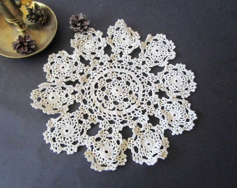 Vintage Doily Beige Doily Round Doily 10 inch 25 cm Table Centerpiece Shabby Chic Decor French Country Decor French Doilies Table Topper