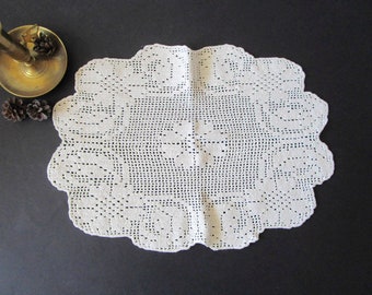 Vintage Crochet White Doily Oval Doily Table Centerpiece Shabby Chic Decor French Country Decor French Doilies Table Topper Spring Decor