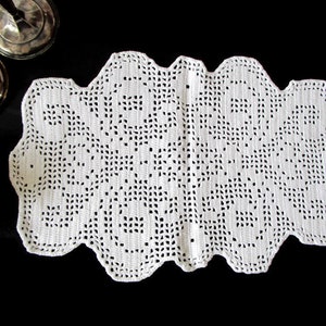 Vintage Swedish Table Topper White Oval Cotton Doily Crochet Napkin Holiday Christmas Wedding Shabby Chic Home Decor Farmhouse StyleGift