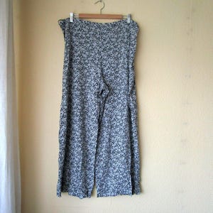 90s Vintage Wide Leg Pants Black White Pants Floral Print Pants Summer Loose Pants Boho Pants Bohemian Pants Woman size US 16 UK 20 Eur 48