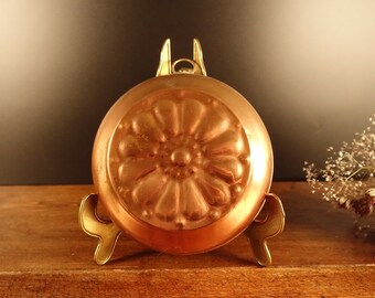 Beautiful Vintage Copper Mold  with Ring Handle Scandinavian Swedish Copper Floral Motif Wall Hanging Rustic Farmhouse Kitchen Décor