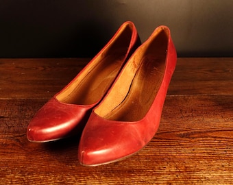 90s Vintage X-iT Pumps Brown Real Leather, Women's size EU 40; UK 7.5; US 9.5 Casual Everyday Office Shoes, 2'' Heels Shoes