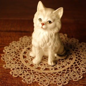 vintage Porcelain Cat Figurine White Cat Statue Retro Ceramic like Cat Collectible Cats Cat Lovers Gift Shelf Décor Desk Décor Perfect Gift