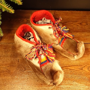 RARE Vintage Saami Lapland Shoes Reindeer Fur Boots Sami Boots Sami Shoes Slippers Mukluks Hand Crafted Finnish Folk Art Decorative Item image 5