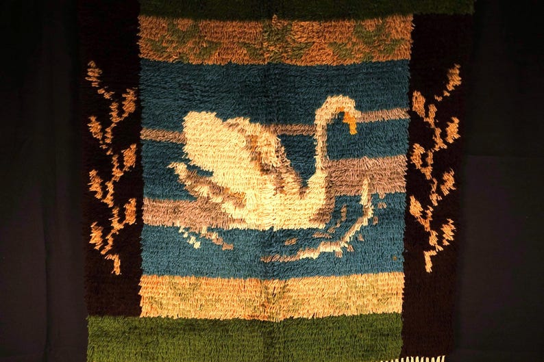 Jaren 60 vintage Scandinavisch handgeweven wandtapijt vogel zwaan patroon wol muur opknoping halverwege de eeuw modern Scandinavisch interieur vezelkunst afbeelding 2