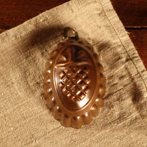 Old Copper Mold  with Ring Handle Scandinavian Swedish Vintage Copper Berry Motif Wall Hanging Rustic Farmhouse Kitchen Décor