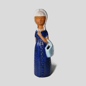 Vintage Jie ? Schweden Keramik Mädchen mit Blumenstrauß Vase Figur Sammlerfiguren Studio Keramik Statuette MCM