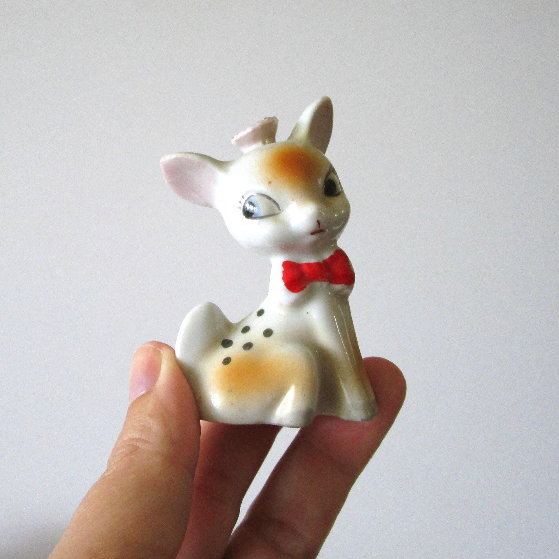 ヴィンテージの子鹿の置物。子鹿の置物。磁器製の動物の置物