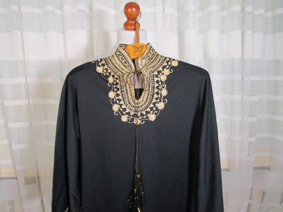 Fabulous vintage black with gold embroidered Long… - image 4