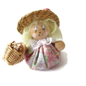 Swedish Handmade Wooden Doll Figurine. Girl Figurine. Wooden Folk Doll.  Collectible Dolls. Scandinavian Sweden Souvenir. Vintage Gift