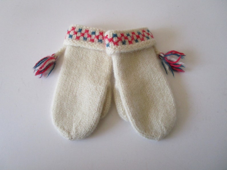 Vintage White Wool Mittens LOVIKKA Vintage Saami Lapland Hand Knitted Mittens Women's Girls Ethnic Folk Art Scandinavian Sami Design Gloves image 2
