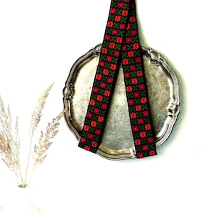 Vintage dienbladhouder uit de jaren 50. Traditionele keukeninrichting. Vintage Zweedse krantenhouder. Scandinavische wanddecoratie. Modern uit het midden van de eeuw.