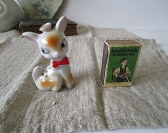 ヴィンテージの子鹿の置物。子鹿の置物。磁器製の動物の置物