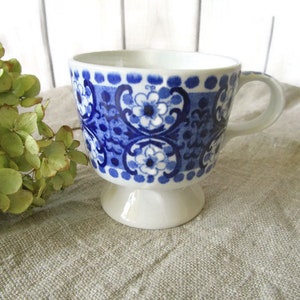 Vintage ARABIA of Finland ALI Cup Blue White Floral Teacup Coffee Cup Kaj Franck and Raija Uosikkinen Scandinavian Design Collectible Cups