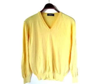 90s Vintage Men's Sweater V neck Yellow Long Sleeve Top Summer Spring pullover Cotton Lightweight Italian Jumper Size M medium Made in Italy