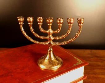 Petit bougeoir Menorah en laiton massif vintage pour sept bougies bougeoir en métal doré Israël religieux Tempe décoration d'intérieur