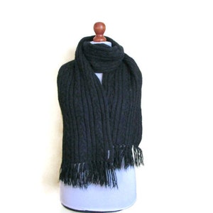 Vintage zwarte Marimekko sjaal franje made in Finland - Unisex sjaal - warme winter sjaal - vriendin cadeau cadeau voor haar kerstcadeau