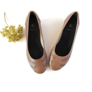 Genuine Leather Women&#39;s Shoes . CLARKS  Eur 41 UK 8 US 10 Beige Summer Shoes . Sip On Shoes .  Wide Fit Heels Pumps Everyday Casual Shoes