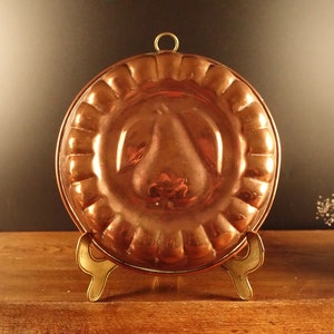 Beautiful Vintage Copper Mold  with Ring Handle Scandinavian Swedish Copper Floral Motif Wall Hanging Rustic Farmhouse Kitchen Décor