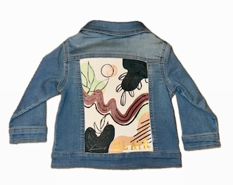 Malowana na zamówienie dziecięca kurtka dżinsowa