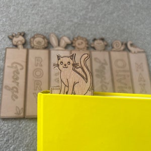Marque-page en bois personnalisé pour enfants | Choisissez un nom et un animal | lapin lion abeille girafe soleil dinosaure chat escargot