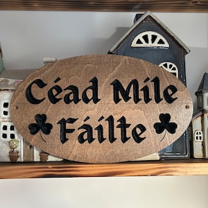Céad míle fáilte shamrock clover  (Gaelic)| Welcome Wooden Door Sign | Engraved Carved