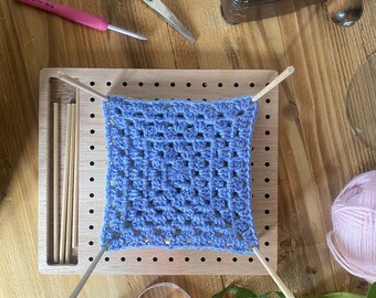 Coopay Granny Squares Blocking Board Large, 28 x 28 cm, Block Board for Granny Square, Wooden Block Board Hooks and 30 Stainless Steel Fixed Sticks, Wooden Block Board, Hooks for Knitting and