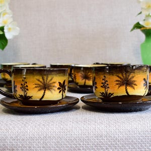 Set di 2 tazze e piattini antichi da cioccolata o da tè, tazze in ceramica Mont Chevalier Cannes degli anni '20, arte della Costa Azzurra