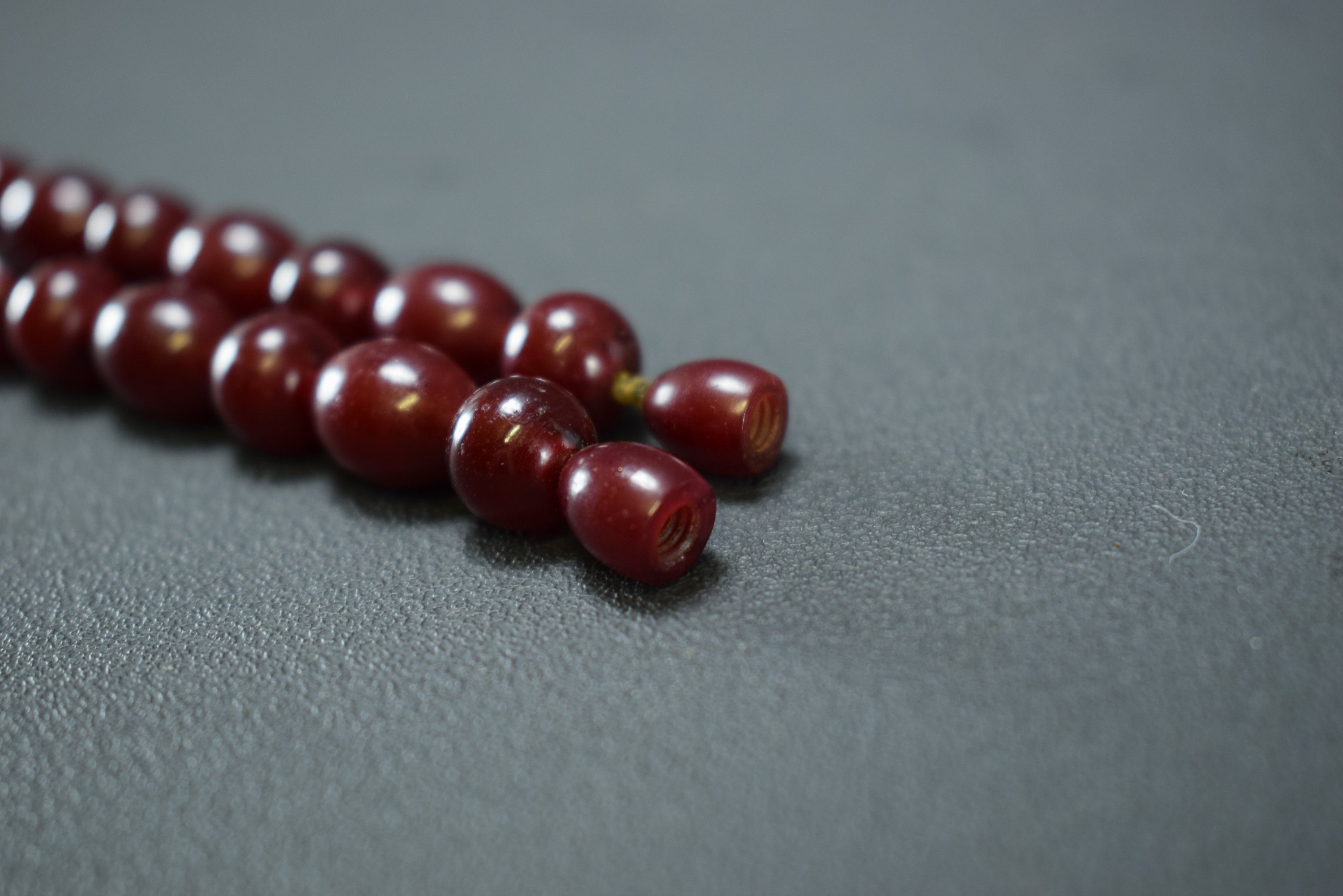 Collier Sautoir Bakélite Art Déco - Perles Rouge Cerise / Ambre Faturan - Vintage